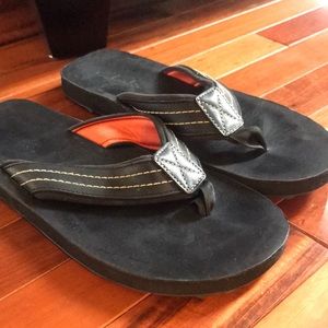 Clarks size 9 men’s leather flip flops